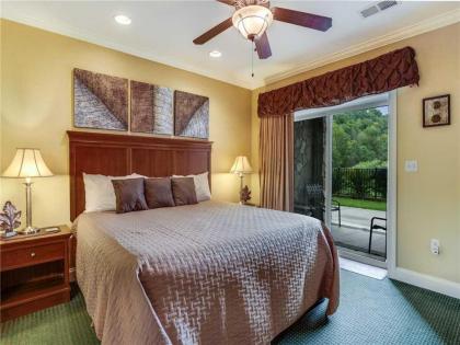 Downtown Delight 2 Bedrooms Pool Hot Tub Sleeps 6 - image 9