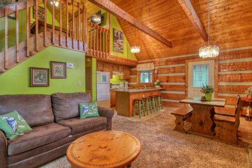 Parkside Party #1676 by Aunt Bug's Cabin Rentals - image 4