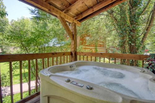 Dream Weaver #1527 by Aunt Bug's Cabin Rentals - image 2