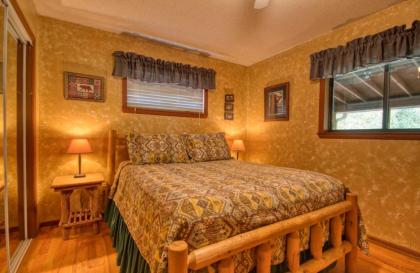 Bear Cabin #462 by Aunt Bug's Cabin Rentals - image 10