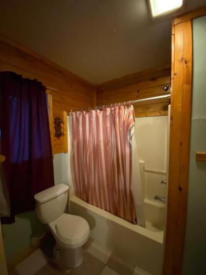 The Cave at Shady Woods - 1 Bedroom Studio - Walk to Downtown! - image 4