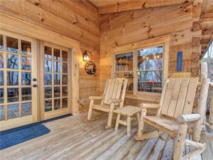 Cozy Cub Hideaway 2 BR Hot tub Pool Access Fireplace Sleeps 6