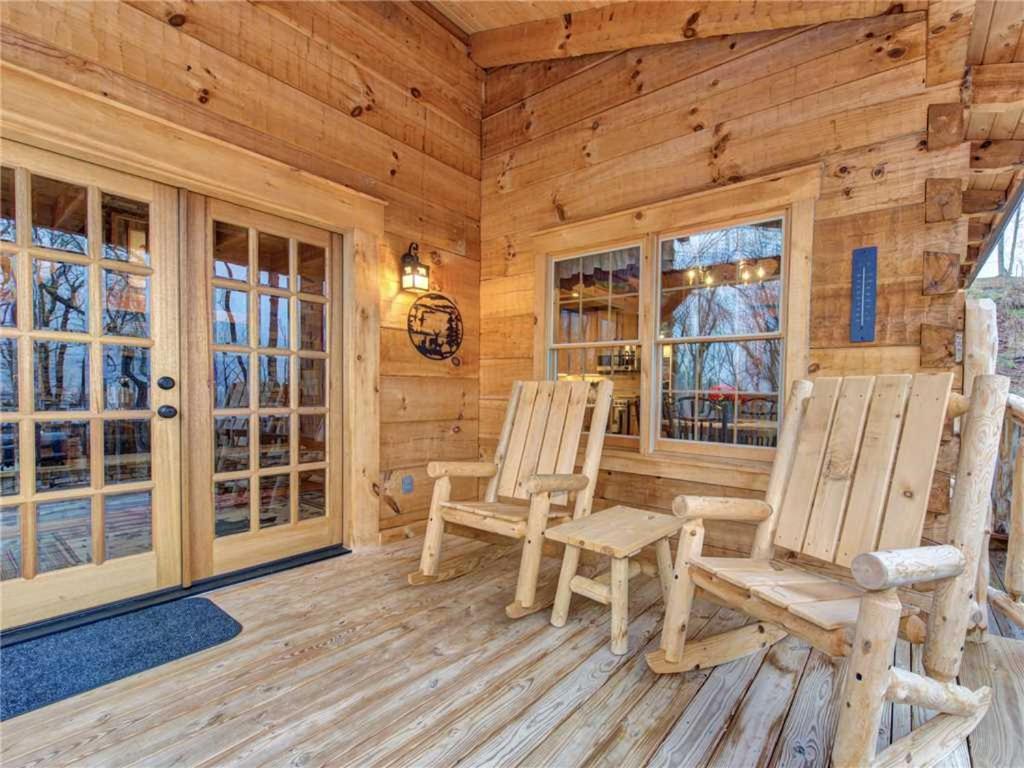 Cozy Cub Hideaway 2 BR Hot Tub Pool Access Fireplace Sleeps 6 - main image