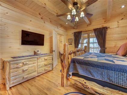 Cozy Cub Hideaway 2 BR Hot Tub Pool Access Fireplace Sleeps 6 - image 10