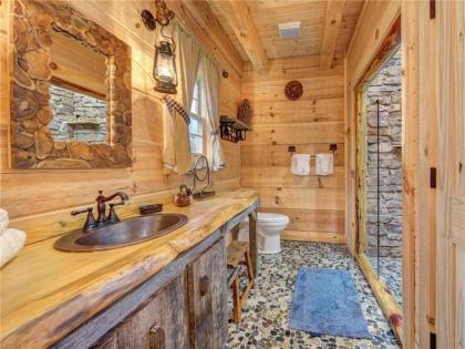 Cozy Cub Hideaway 2 BR Hot Tub Pool Access Fireplace Sleeps 6 - image 11