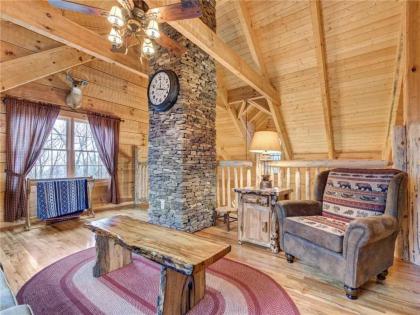 Cozy Cub Hideaway 2 BR Hot Tub Pool Access Fireplace Sleeps 6 - image 8