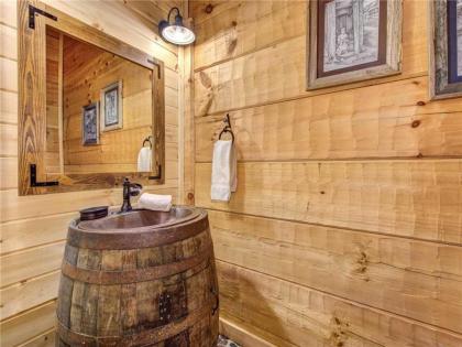 Cozy Cub Hideaway 2 BR Hot Tub Pool Access Fireplace Sleeps 6 - image 9