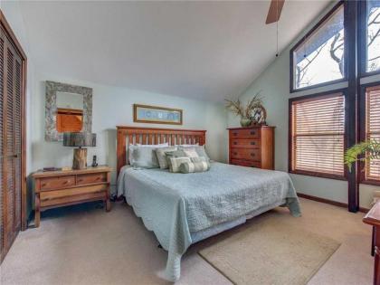 Mountain Treasure 2 BR Pool Access Hot Tub Sleeps 6 - image 13