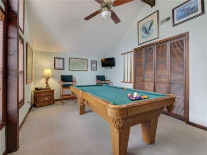 Mountain Treasure 2 BR Pool Access Hot Tub Sleeps 6 - image 15