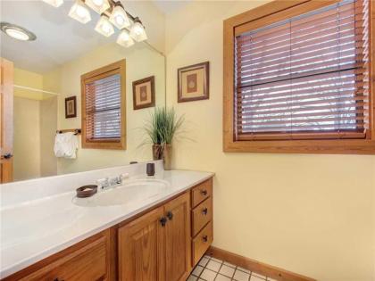 Mountain Treasure 2 BR Pool Access Hot Tub Sleeps 6 - image 19