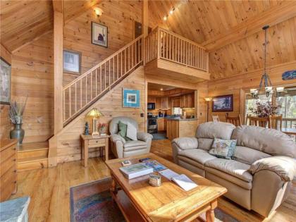 Mountain Treasure 2 BR Pool Access Hot Tub Sleeps 6 - image 7