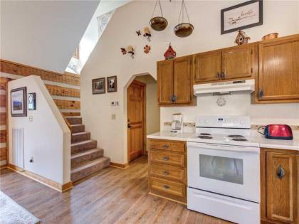 Mountain Rose 2 BR Pool Access Hot Tub Sleeps 6 - image 3