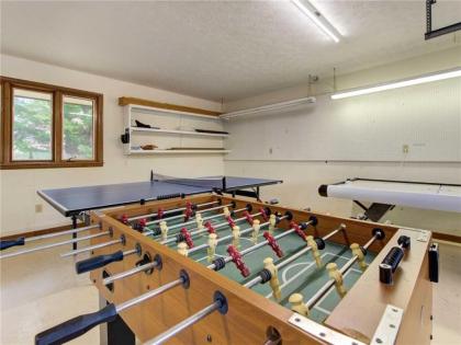 Mountain Splendor 4 Bedrooms Pets Game Room Pool Access Sleeps 12 - image 11