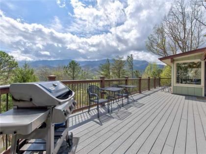 Mountain Splendor 4 Bedrooms Pets Game Room Pool Access Sleeps 12 - image 15