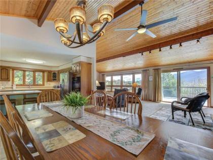 Mountain Splendor 4 Bedrooms Pets Game Room Pool Access Sleeps 12 - image 4