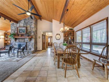 Mountain Splendor 4 Bedrooms Pets Game Room Pool Access Sleeps 12 - image 5