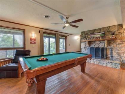 Mountain Splendor 4 Bedrooms Pets Game Room Pool Access Sleeps 12 - image 6