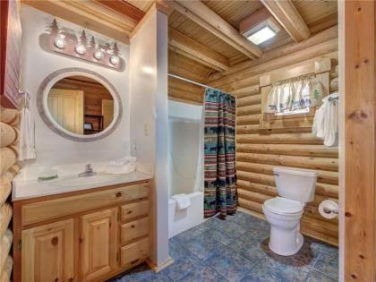 Hibernation Station 2 BR Pool Access Hot Tub Fireplace Sleeps 4 - image 18
