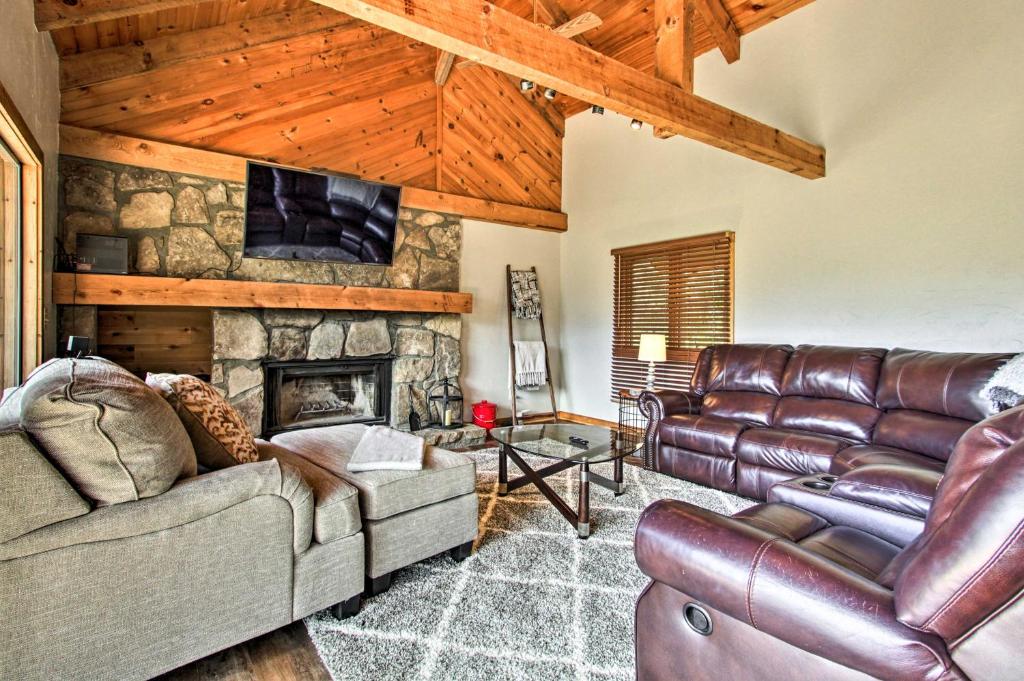 Luxury Cabin with Sweeping Smoky Mountain Views! - image 3