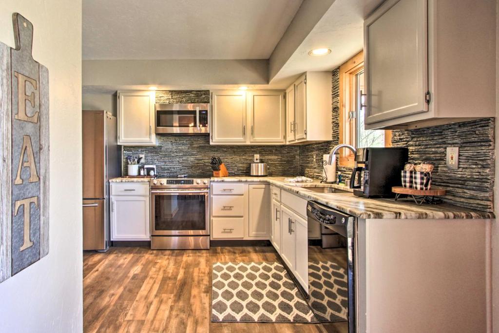 Luxury Cabin with Sweeping Smoky Mountain Views! - image 4
