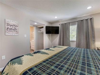 Our Mountain Home 2 Bedrooms Walk Downtown Pool Access WiFi Sleeps 4 - image 11