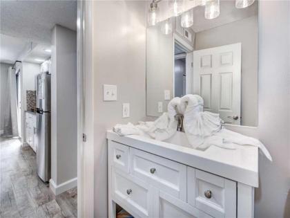 Our Mountain Home 2 Bedrooms Walk Downtown Pool Access WiFi Sleeps 4 - image 15