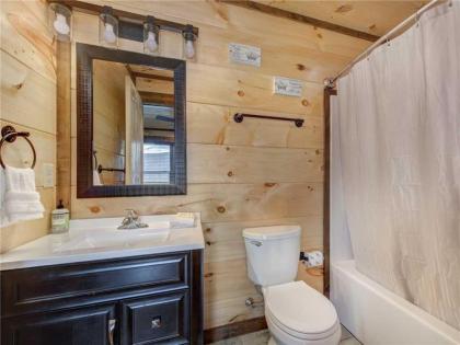 Splashtastic View Lodge 7 Bedroom Private Indoor Pool Theater Sleeps 20 - image 16