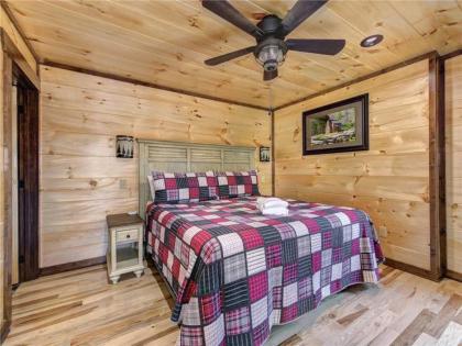 Splashtastic View Lodge 7 Bedroom Private Indoor Pool Theater Sleeps 20 - image 17