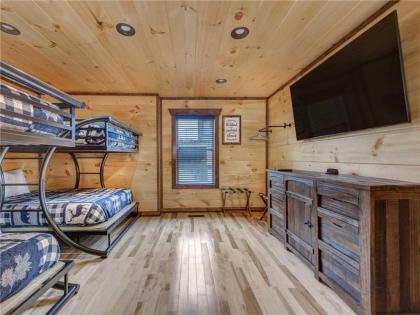 Splashtastic View Lodge 7 Bedroom Private Indoor Pool Theater Sleeps 20 - image 20