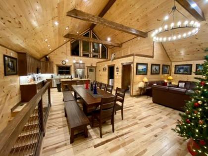Splashtastic View Lodge 7 Bedroom Private Indoor Pool Theater Sleeps 20 - image 3