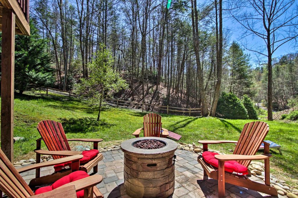 Gatlinburg Mountain Heaven Retreat Hot Tub Games - image 2