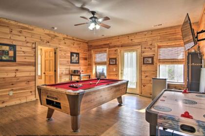 Gatlinburg Mountain Heaven Retreat Hot Tub Games - image 3