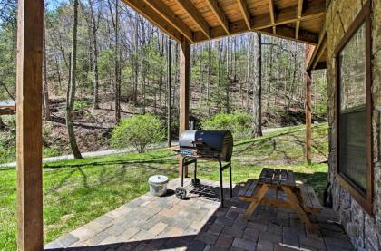 Gatlinburg Mountain Heaven Retreat Hot Tub Games - image 8
