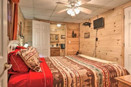 Gatlinburg Cabin in the Woods with Hot Tub Fire Pit - image 10