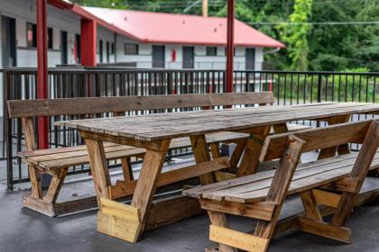Bear Creek Inn Gatlinburg TN - image 20
