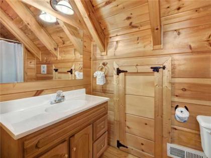 The Vinson 1 Bedroom Loft Game Room Hot Tub Theater Room Sleeps 4 - image 12