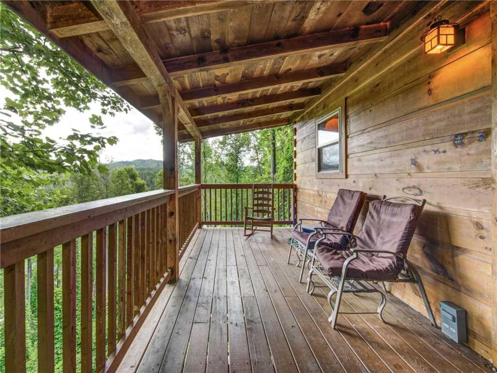 The Vinson 1 Bedroom Loft Game Room Hot Tub Theater Room Sleeps 4 - image 6