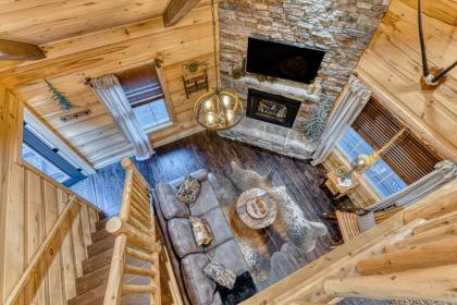 Noir Pine Creekside Chalet - image 15