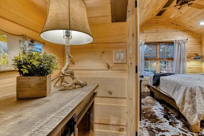 Noir Pine Creekside Chalet - image 17