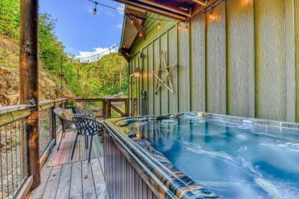Noir Pine Creekside Chalet - image 18