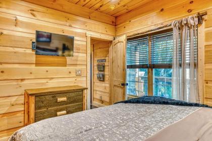 Noir Pine Creekside Chalet - image 19