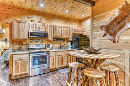 Noir Pine Creekside Chalet - image 20