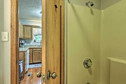Cabin with Mtn Views - 5 Mi to SkyLift Park! - image 16