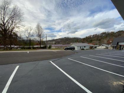 Gatlinburg Mountain Inn - image 12