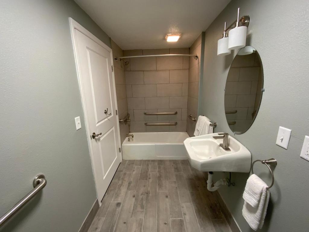 Gatlinburg Mountain Inn - image 3