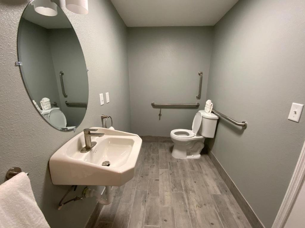 Gatlinburg Mountain Inn - image 4