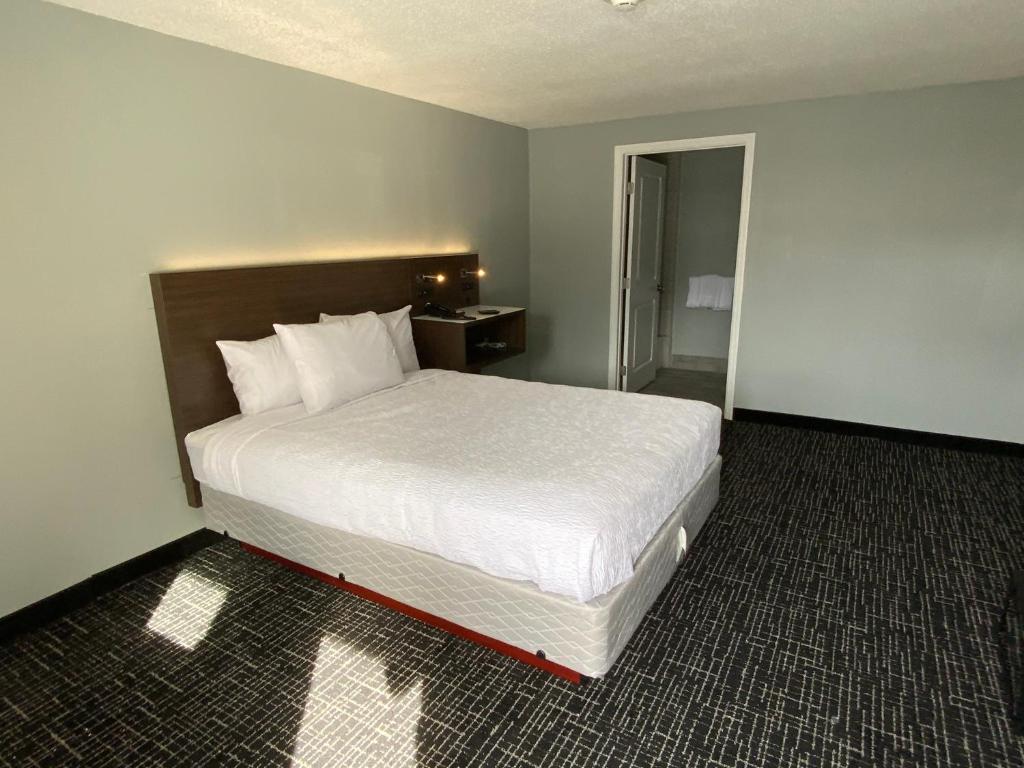Gatlinburg Mountain Inn - image 5