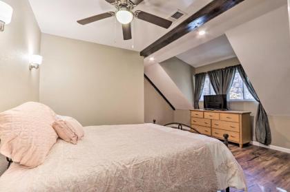 Updated Cobbly Nob Resort Home with Hot Tub! - image 20