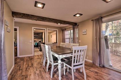 Updated Cobbly Nob Resort Home with Hot Tub! - image 3