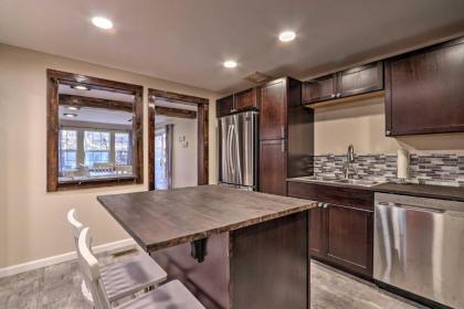 Updated Cobbly Nob Resort Home with Hot Tub! - image 5